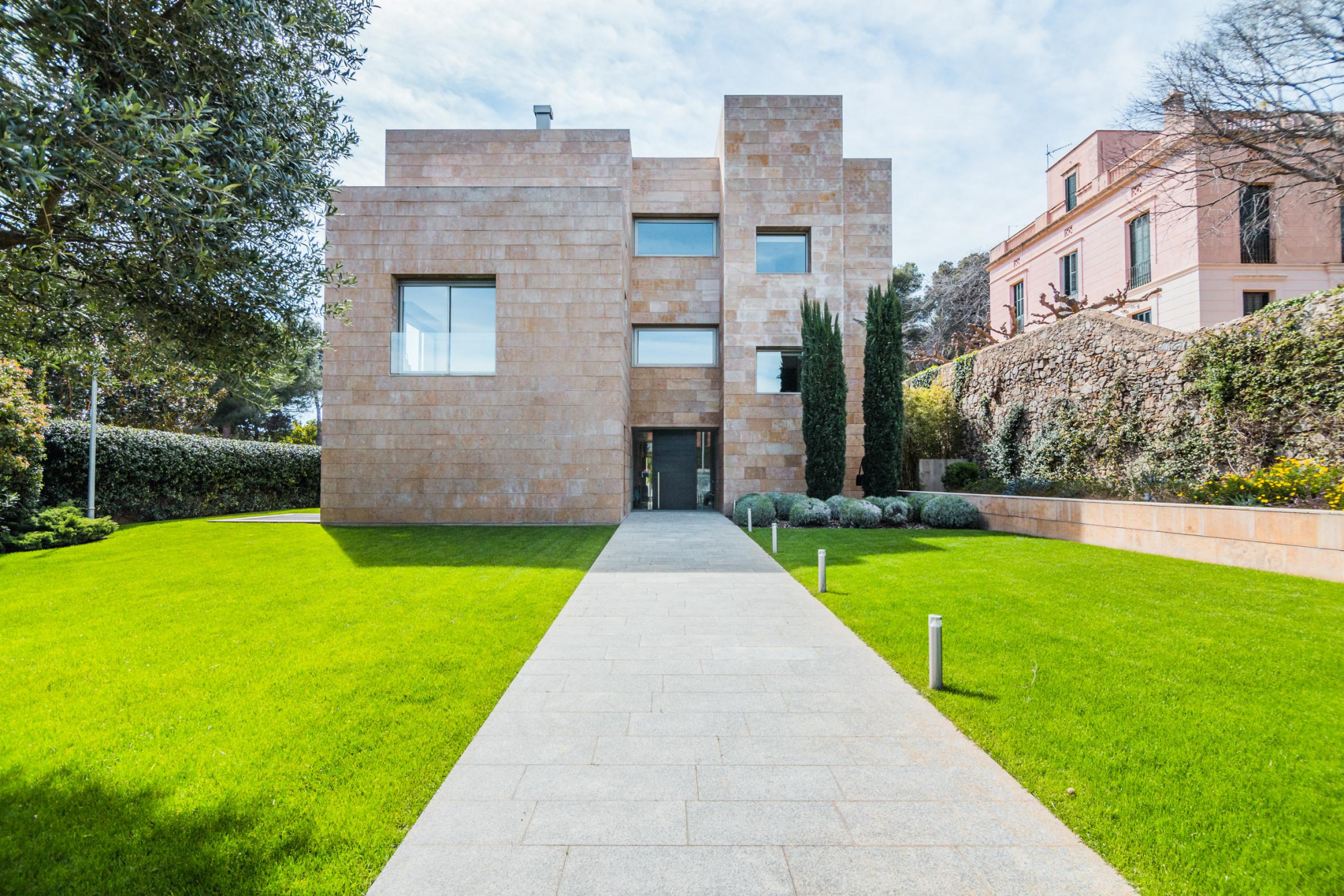 Uma das casas mais incríveis de Barcelona está à venda... por 10