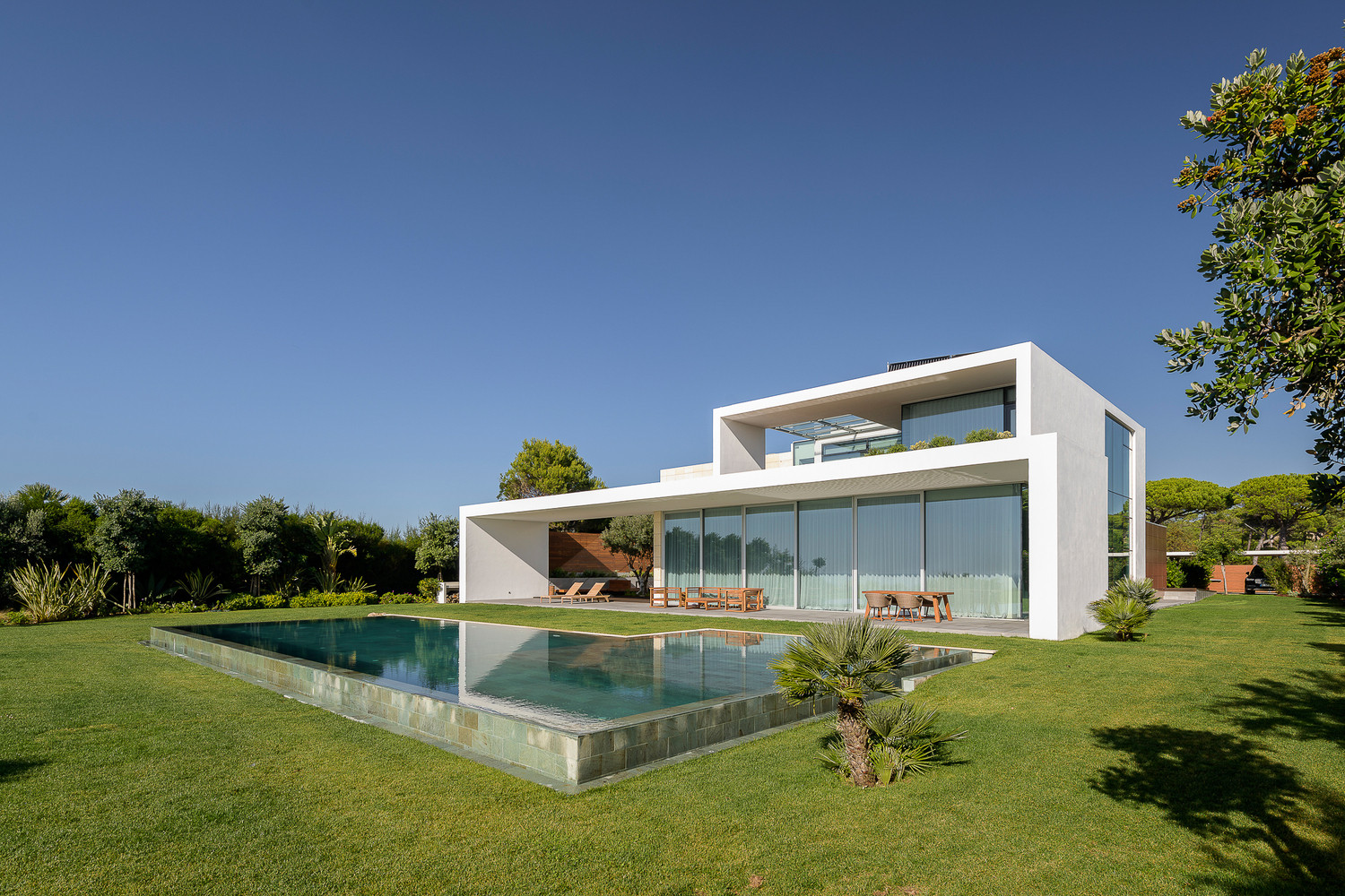 Uma mansão de luxo na Quinta da Marinha com piscina e vista (incrível ...