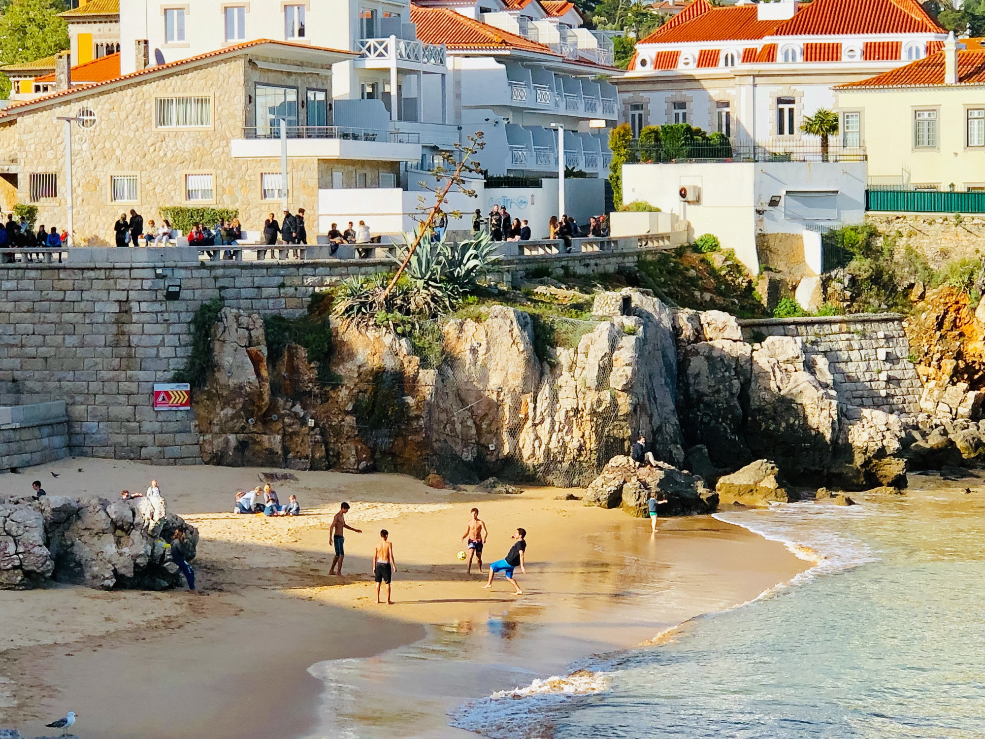 Proprietários que recuperem prédios em Cascais ficam isentos de pagar IMI - idealista.pt/news