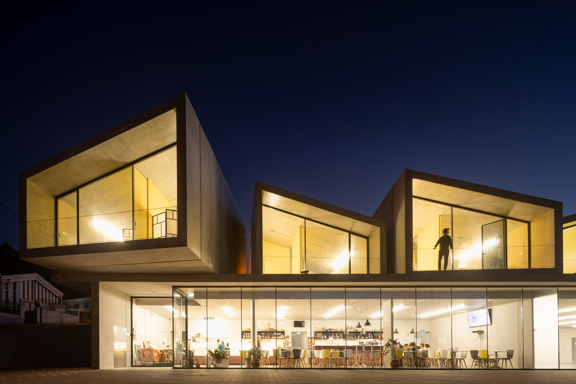 Seis casas préfabricadas de betão incríveis na periferia do Porto