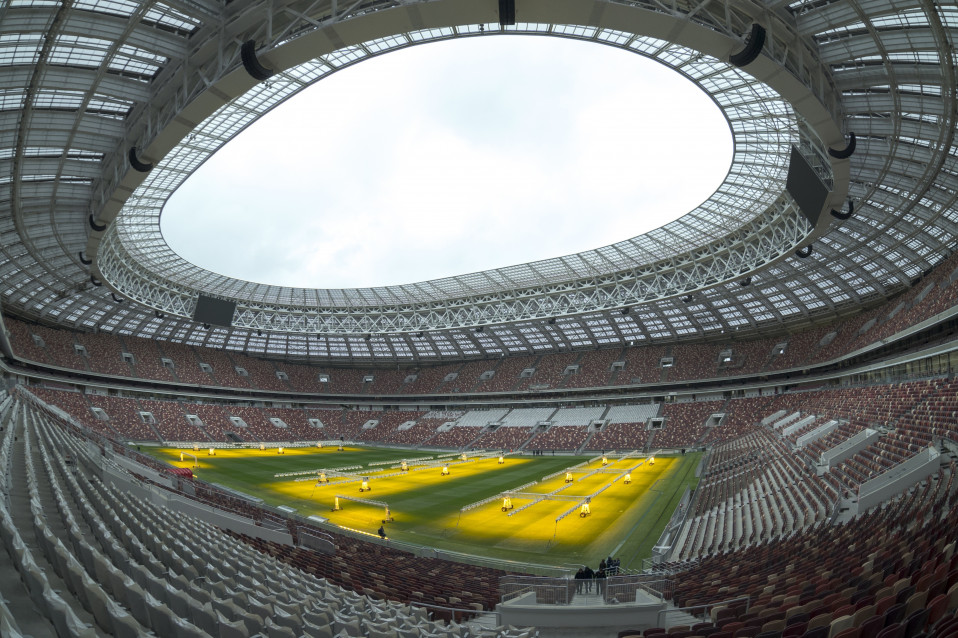Rússia enfrenta a Arábia Saudita no jogo inaugural às 16, no estádio Lujniki / Gtres