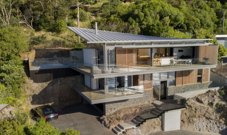 O telhado revestido com painéis solares