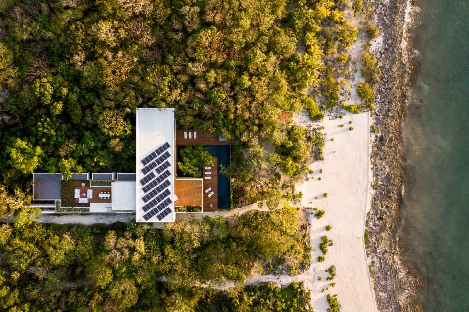 A casa 'esconde-se' na floresta