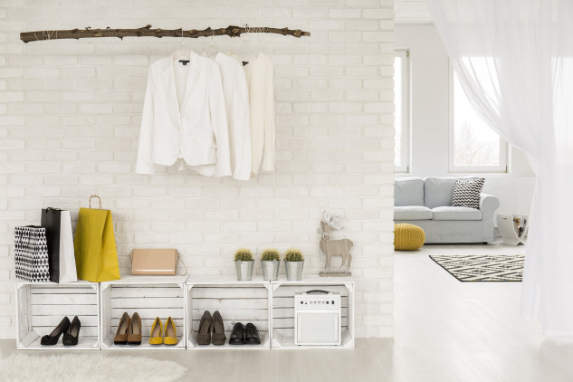Não deixes roupas espalhadas pela casa