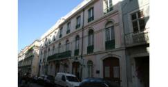Esta aldeia italiana vende-se como resort turístico ou platô de cinema
