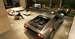 car-in-home-black-ferrari1_0