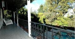 robert-pattinsons-rental-balcony-deb76a-574x430