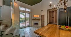 chris-hemsworth-elsa-pataky-house-in-malibu-for-sale-breakfast-nook