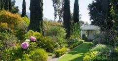 gwyneth-paltrow-house-in-santa-barbara-ca-courtyard-2