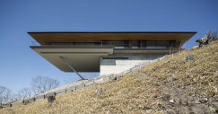 10 casas que parecem levitar e desafiam as leis da gravidade