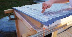 Uma menina de 10 anos construiu uma minicasa portátil e com energia solar por... 10 dólares