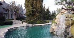 hugh_hefner-mansion2