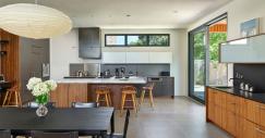 Esta casa pré-fabricada sustentável foi construída em apenas duas semanas