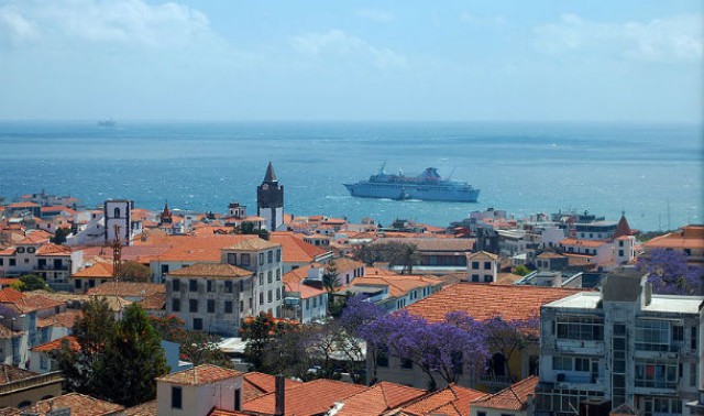 vista panorâmica do funchal, a partir do largo das cruzes