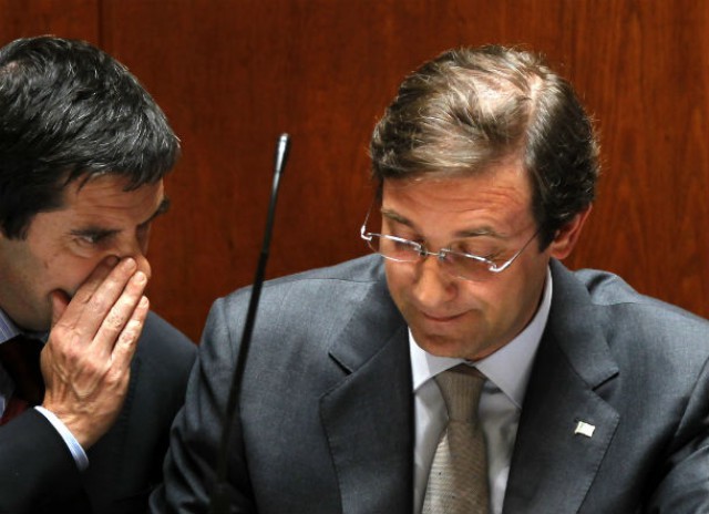 vítor gaspar e passos coelho marcaram presença no parlamento para a votação final do oe 2013