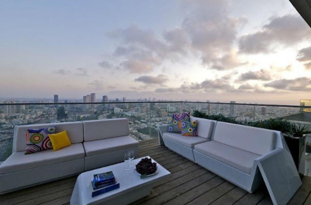 a casa engloba os últimos três andares da torre w, em tal aviv
