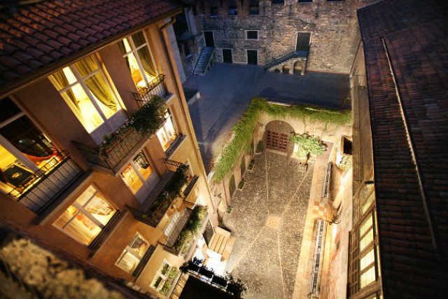 o hotel encontra-se situado em verona, itália