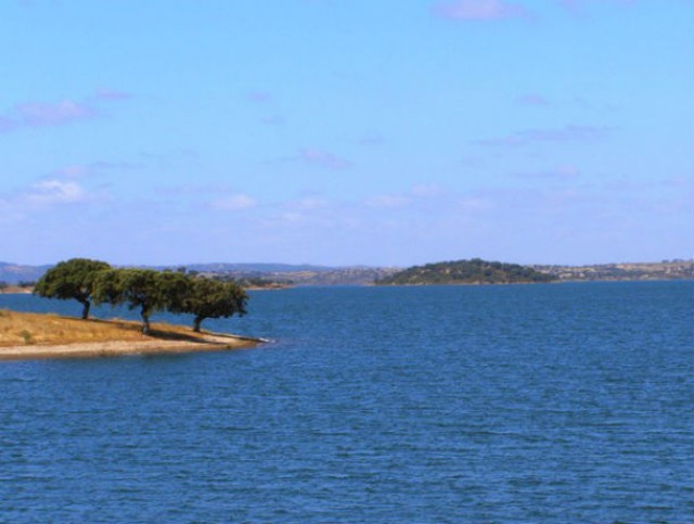 grupo sip turismo ia construir o empreendimento turístico roncão d'el rei, nas margens do alqueva