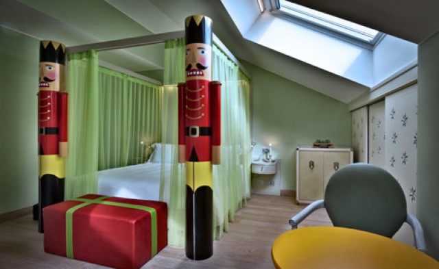 a decoração do hotel recria ambientes dignos dos contos de fadas