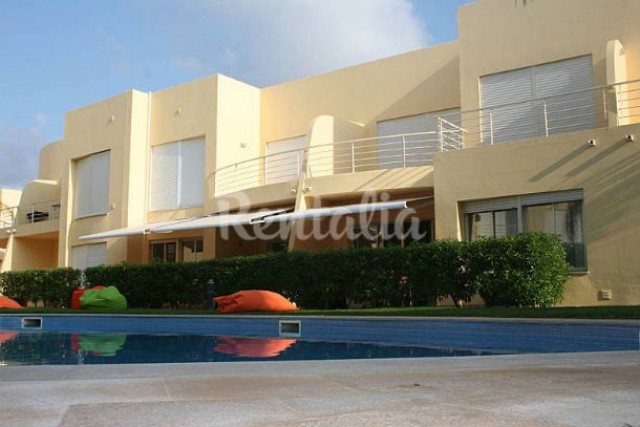 A casa está localizada em Vilamoura, no Algarve.