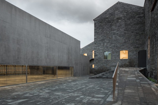 Centro de Artes Contemporâneas, nos Açores, está entre os nomeados (Fotos: Observador).