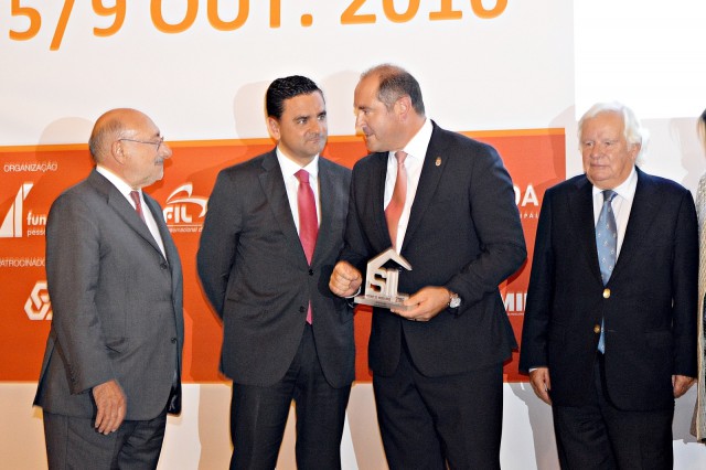 Pedro Marques, ministro do Planeamento e das Infraestruturas (segundo à esquerda), durante a entrega dos prémios.