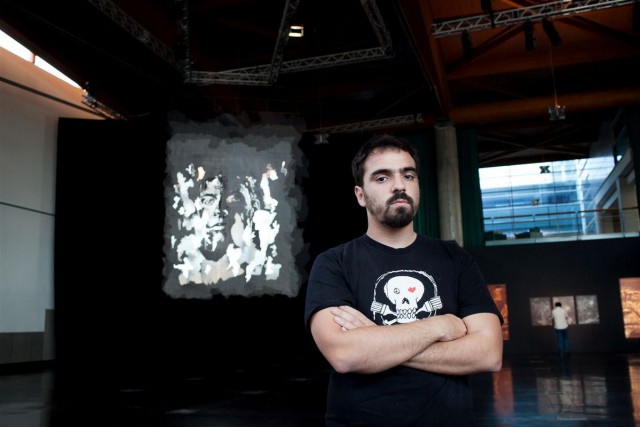 O artista português Alexandre Farto,conhecido como Vhils, fotografado pelo DN.