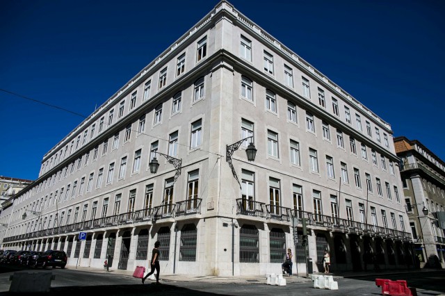 Sede histórica do BdP na Rua de São Julião, na Baixa, mantém-se (Foto: Público).