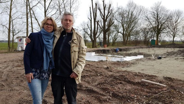 Annemarie e Albert, donos de uma quinta desfeita, estão entre as muitas vitimas deste fenómeno / Tiago Carrasco, Observador