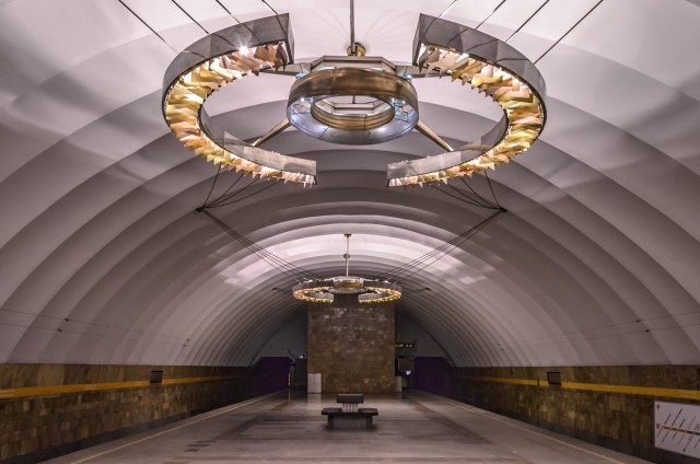 Estação de metro de Novocherkasskaya, em São Petersburgo. / Observador