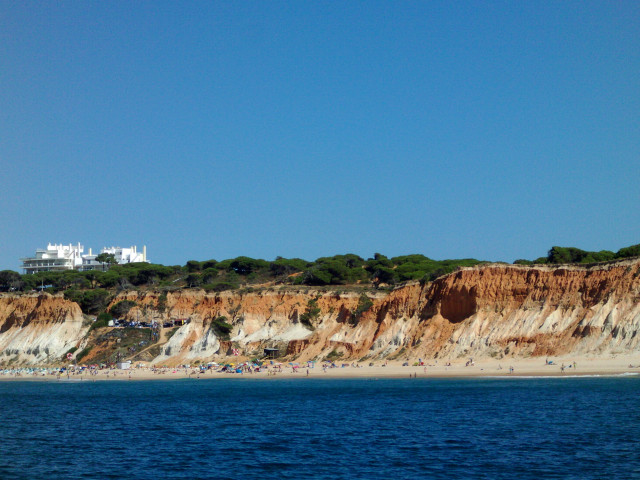 Praia da Falésia, Algarve / Wikimedia commons