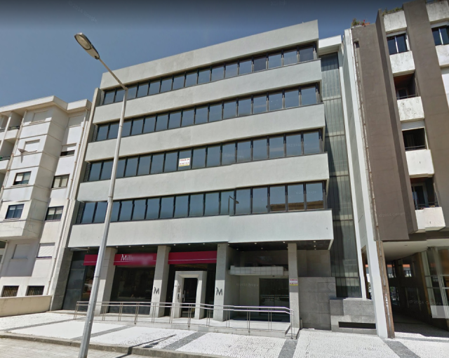Este é um dos imóveis, um edifício de escritórios no centro do Porto. / CBRE