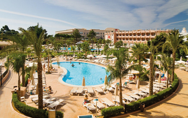 Hotel Riu, em Albufeira, é o ativo mais valioso na lista de bens em "guerra" / Expedia