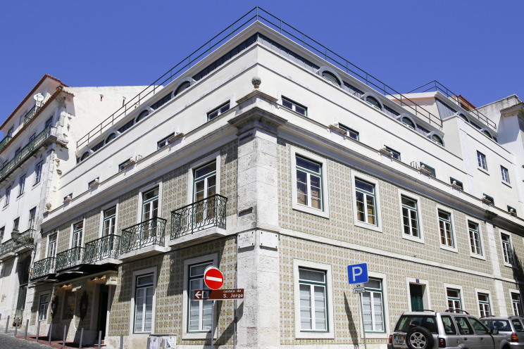 Primeiro projeto: um edifício residencial, perto o Castelo de S. Jorge, no Largo dos Lóios, em Lisboa. / AG Capital