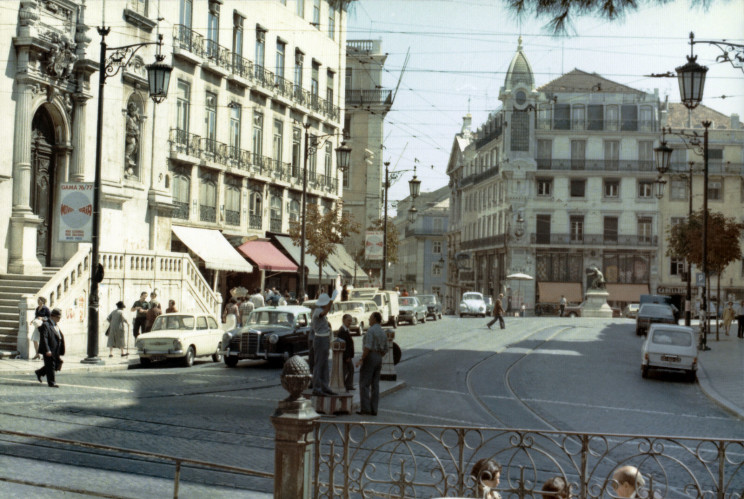 O Chiado dos tempos modernos é uma boa zona para investir em casas para turistas / Créditos: Biblioteca de Arte-Fundação Calouste Gulbenkian on Visual hunt / CC BY-NC-ND