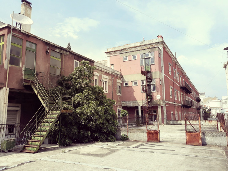 O espaço onde o projeto de habitação partilhada deverá nascer / Hub Criativo do Beato