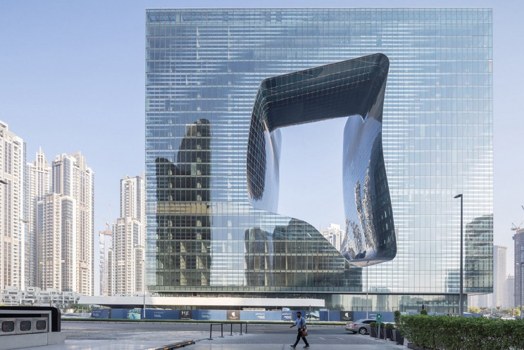O edifício com um buraco no centro