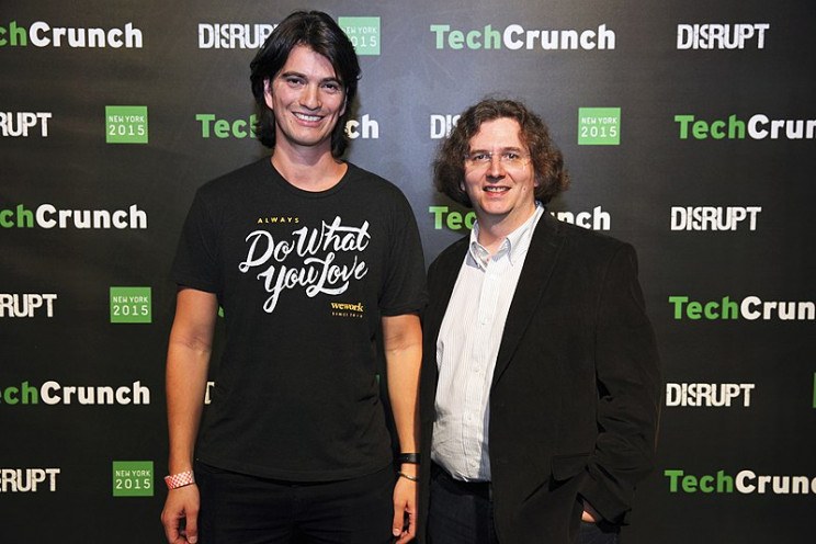 O fundador Adam Neumann (à esquerda) / TechCrunch/Wikimedia Commons