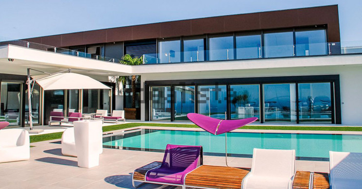 Fachada da casa, no concelho de Mafra / Star Properties via idealista