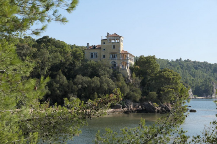 Palácio da Comenda, na Arrábida. / http://justgo.com.pt/2017/09/08/setubal/