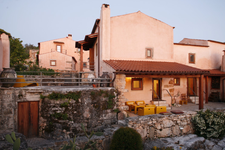 Um turismo rural localizado na encosta da Serra de Sicó (Coimbra) / Carlos Cezanne