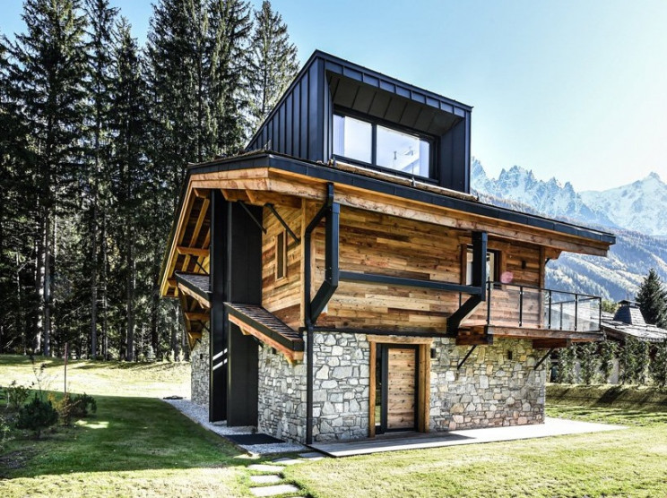 Uma das casas vista do exterior