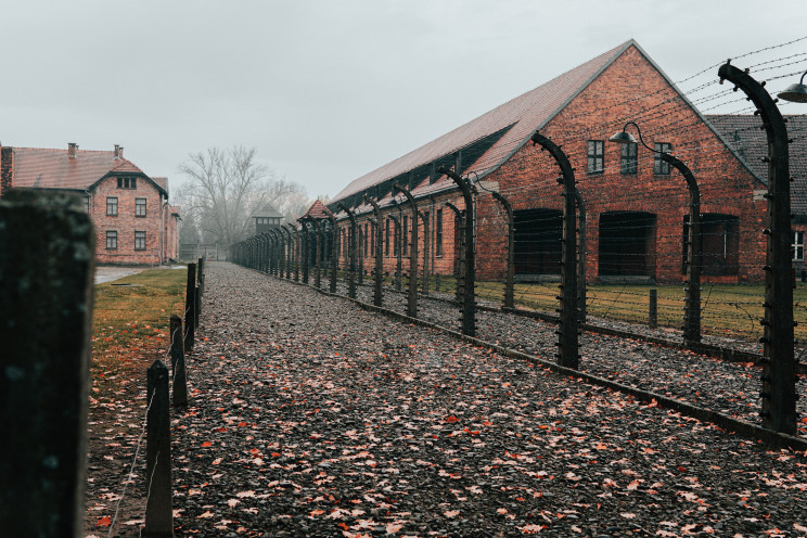 Auschwitz, Polónia / Photo by Jean Carlo Emer on Unsplash