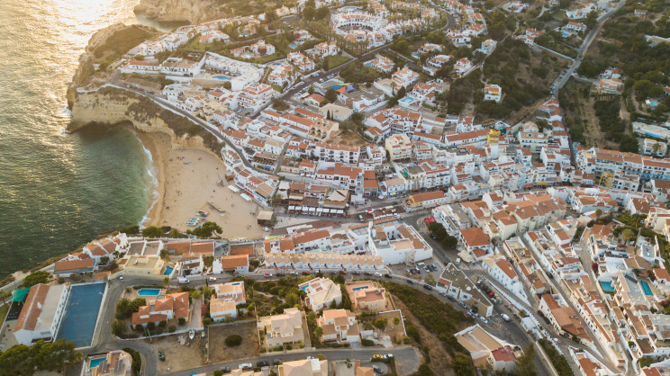 Photo by Marcelo Kunze on Unsplash