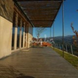 casas de fim-de-semana: dormir numa casa de madeira no gerês (fotos)