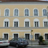 casa onde hitler nasceu pode passar a ser centro de integração de imigrantes 