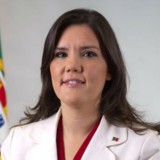 Críticas à lei das rendas criam “angústia e pânico social”, diz Assunção Cristas