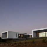 casa “u”, uma mansão sustentável com vista para o mar na ericeira (fotos) 