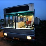 a transformação de um velho autocarro numa casa "retro" (fotos)