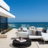 Casas de sonho: Mansão contemporânea “colada” ao mar californiano (fotos)